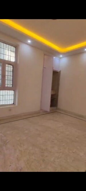 Room in 2 BHK Builder Floor at Green Fields Colony – for Rent