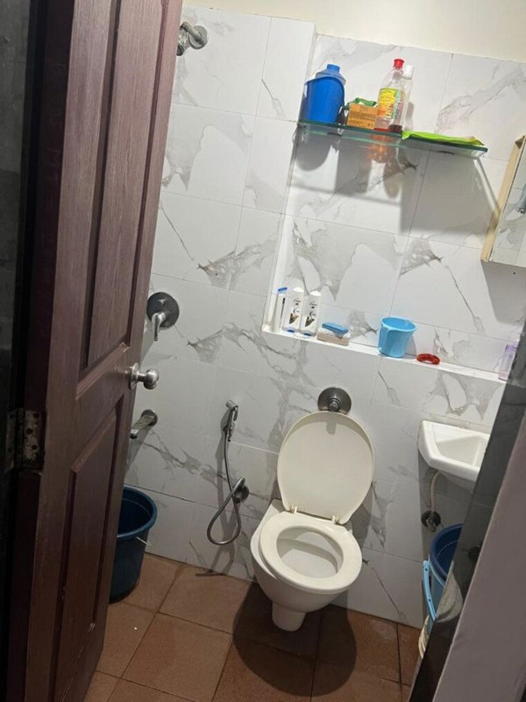 Bathroom, rustomjee-aden 3 Bedroom 1100 Sq.Ft. Apartment In Bandra East Mumbai 10506639