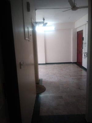 Room in 1 BHK Apartment at Hiranandani Estate Phoenix, Thane West – for Rent