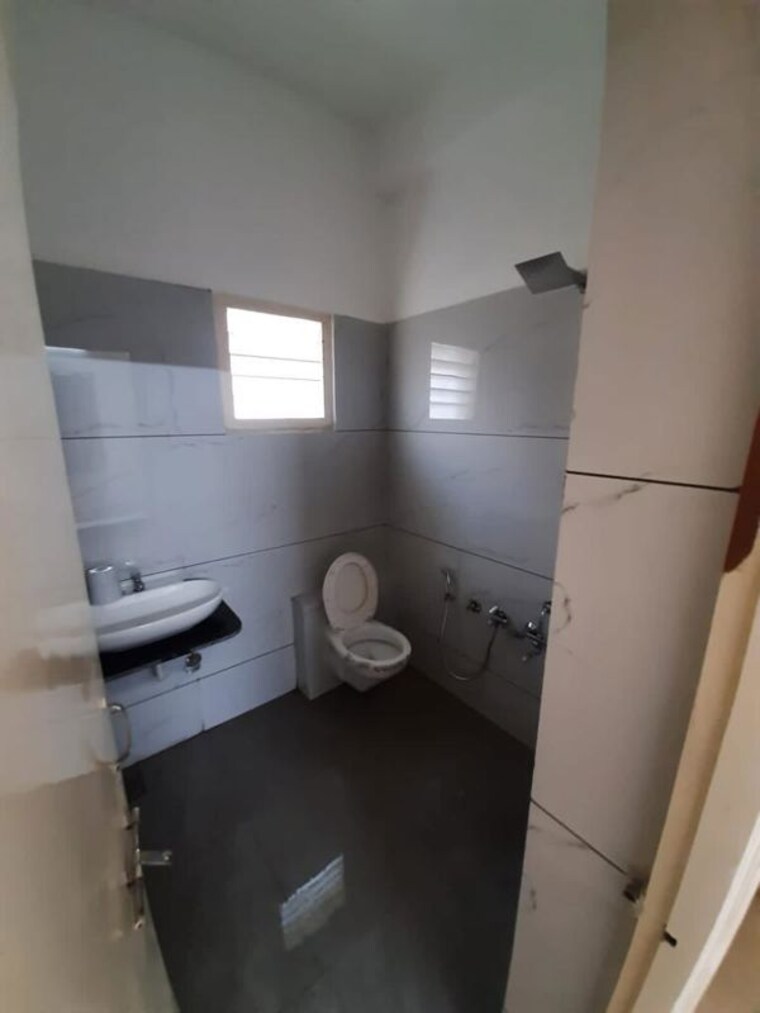 Bathroom, shilaj 3 Bedroom 393 Sq.Yd. Villa In Shilaj Ahmedabad 10506667
