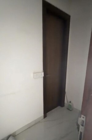 Furnished Amenities in 3 BHK Apartment at Indiabulls Blu, Worli – for Rent