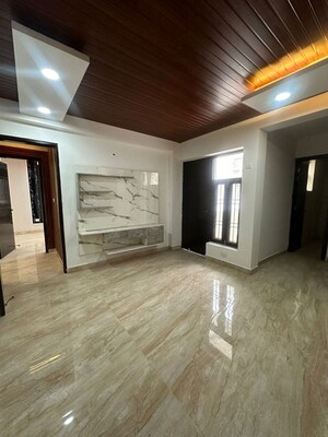 Room in 2 BHK Builder Floor at Sector 37 – for Rent