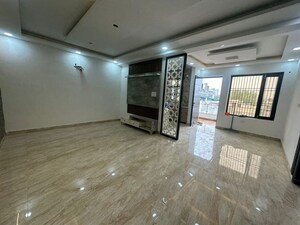 Parking in 2 BHK Builder Floor at Sector 37 – for Rent