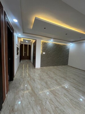 Room in 2.5 BHK Builder Floor at Sector 36 – for Rent