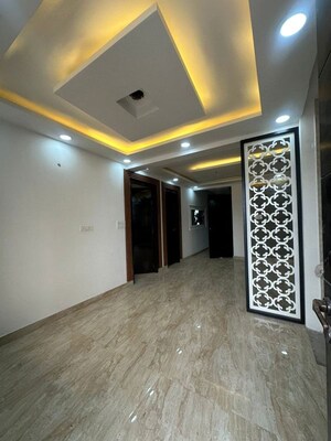 Room in 2.5 BHK Builder Floor at Sector 36 – for Rent