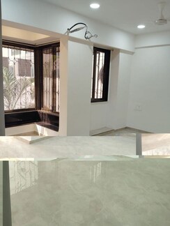 2 BHK Apartment For Rent in Khar West