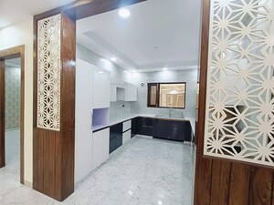 Kitchen in 2.5 BHK Builder Floor at Sector 34 – for Rent