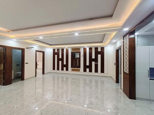 Room in 2.5 BHK Builder Floor at Sector 34 – for Rent