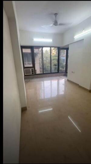 Room in 3 BHK Apartment at Bandra West – for Rent