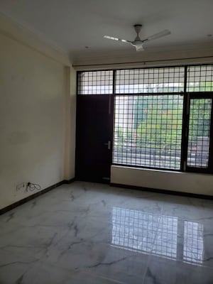 Room in 3 BHK Independent House at Sector 46 – for Rent