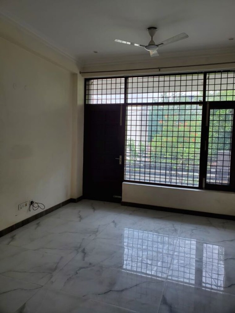 Room, sector 46 3 Bedroom 2500 Sq.Ft. Independent House In Sector 46 Noida 10505404