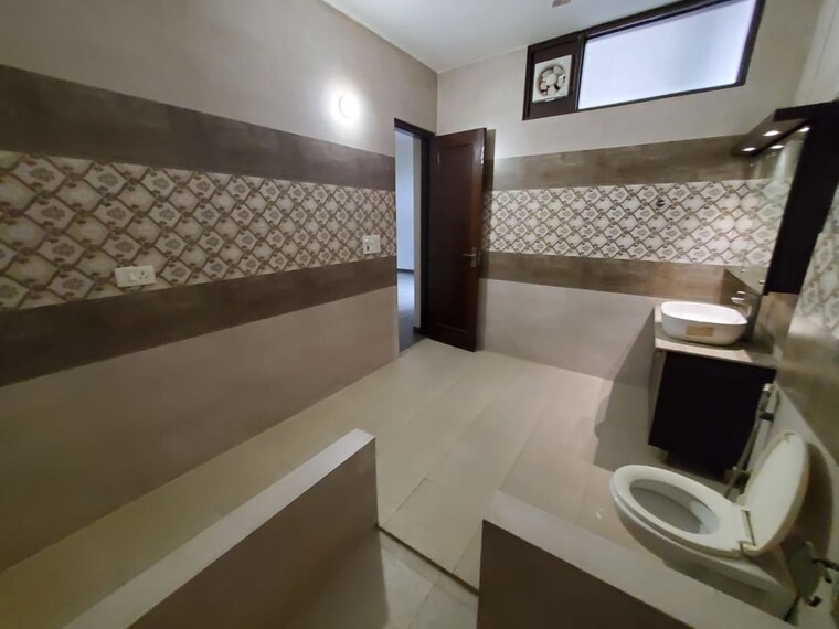 Team Area, sector 46 3 Bedroom 2500 Sq.Ft. Independent House In Sector 46 Noida 10505404