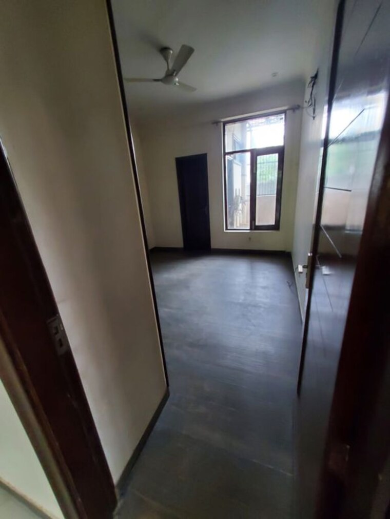 Room, sector 46 3 Bedroom 2500 Sq.Ft. Independent House In Sector 46 Noida 10505404