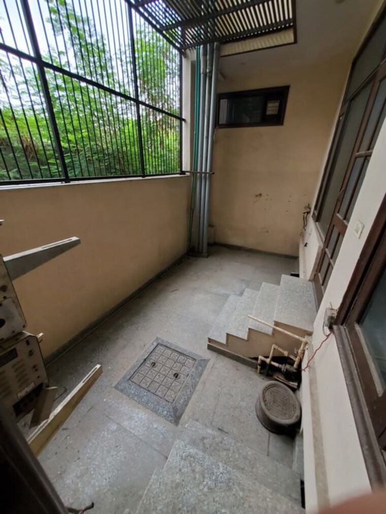 Balcony, sector 46 3 Bedroom 2500 Sq.Ft. Independent House In Sector 46 Noida 10505404