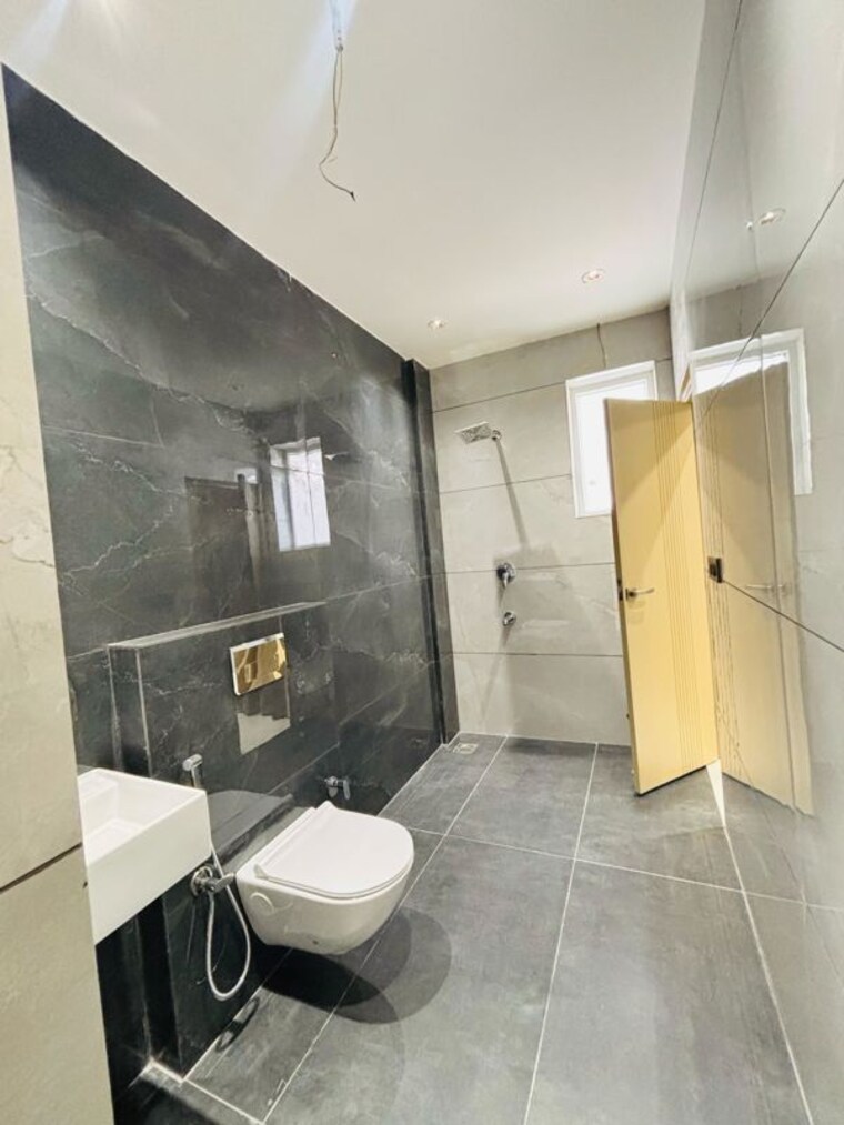 Bathroom, kharar road 3 Bedroom 1350 Sq.Ft. Apartment In Kharar Road Mohali 10491677