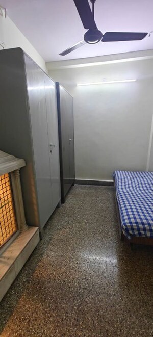 Bedroom in 1.5 BHK Apartment at Bandra West – for Rent