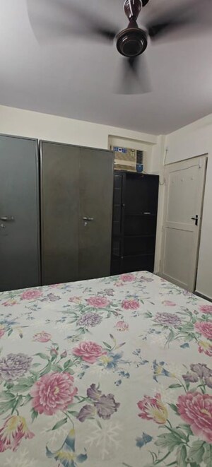 Room in 1.5 BHK Apartment at Bandra West – for Rent