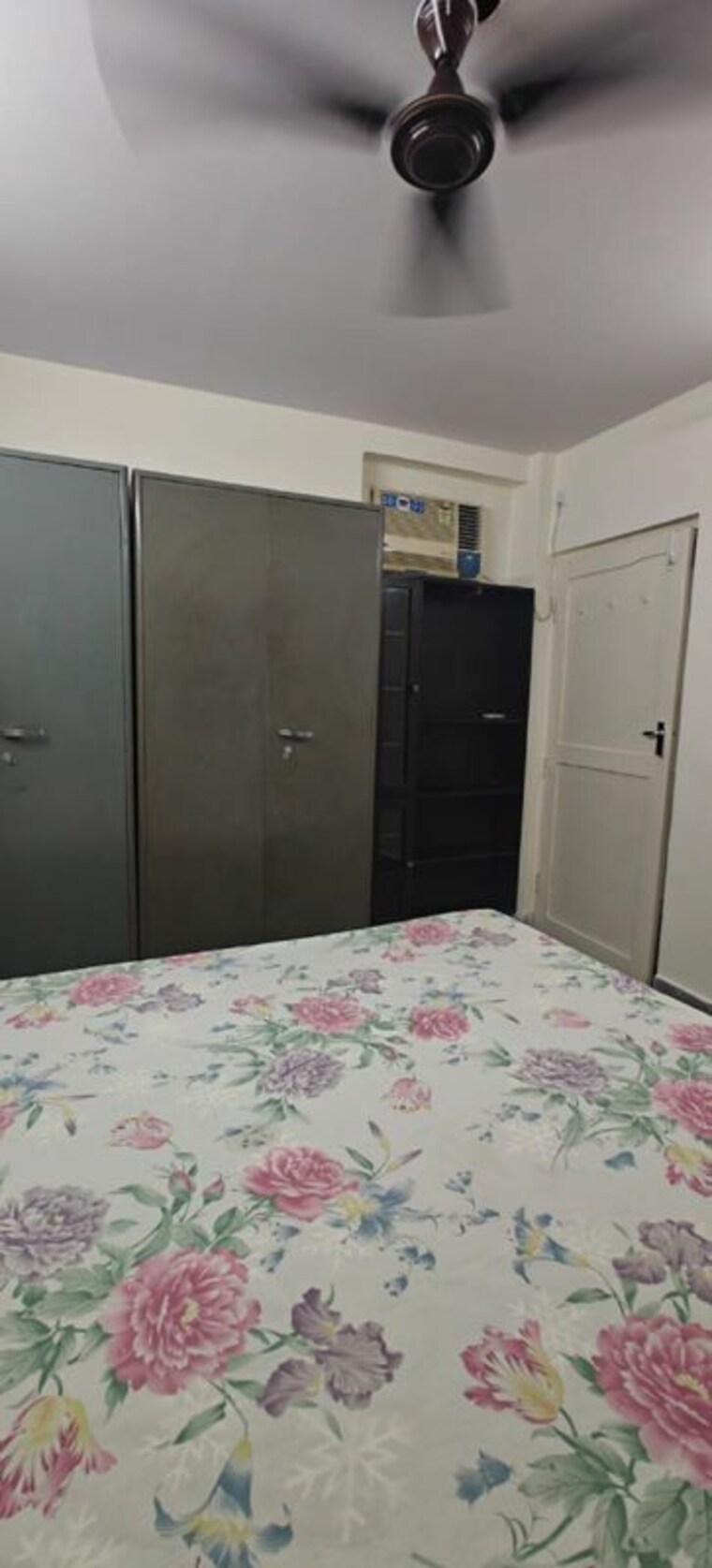 Room, bandra west 1.5 Bedroom 650 Sq.Ft. Apartment In Bandra West Mumbai 10506836