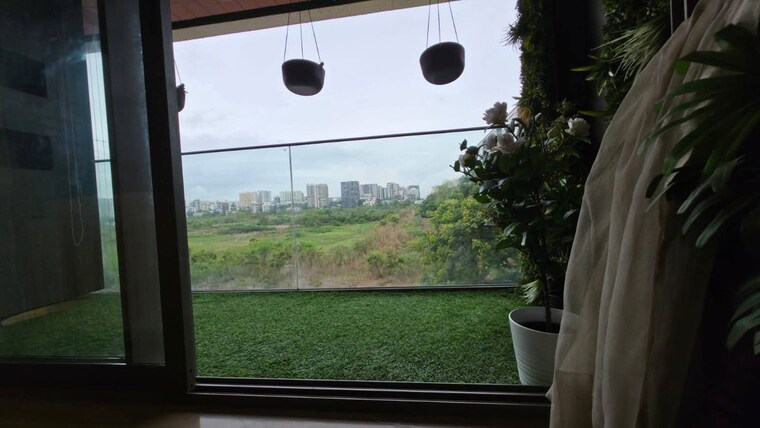 Garden, dlh-legacy 3 Bedroom 1350 Sq.Ft. Apartment In Juhu Mumbai 10506893