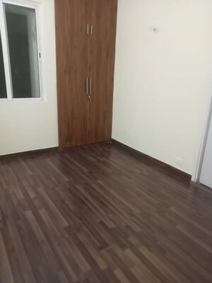 Room in 2 BHK Apartment at Jaypee Kensington Park Apartments, Sector 133 – for Sale