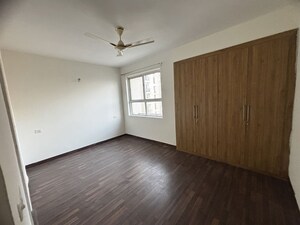 Room in 3 BHK Apartment at Jaypee Kensington Heights, Sector 133 – for Sale