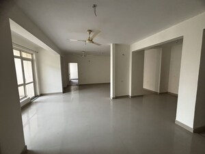 Room in 3 BHK Apartment at Jaypee Kensington Heights, Sector 133 – for Sale