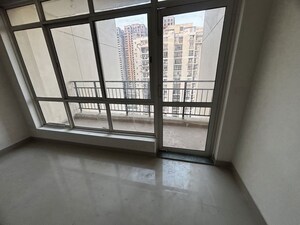 Room in 3 BHK Apartment at Jaypee Kensington Heights, Sector 133 – for Sale