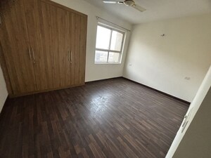 Room in 3 BHK Apartment at Jaypee Kensington Heights, Sector 133 – for Sale