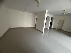 Room in 3 BHK Apartment at Jaypee Kensington Heights, Sector 133 – for Sale