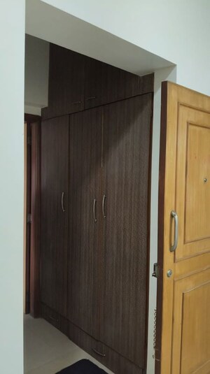Furnished Amenities in 1 BHK Apartment at K Raheja Heights, Malad East – for Rent