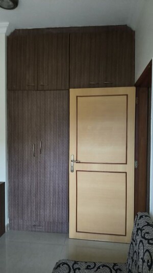 Furnished Amenities in 1 BHK Apartment at K Raheja Heights, Malad East – for Rent