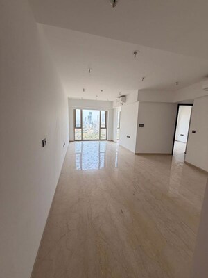 Room in 2 BHK Apartment at Lodha The Park, Worli – for Rent