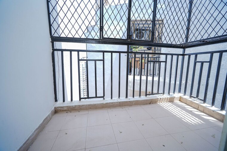Balcony, ajnara-le-garden-phase-ii 4 Bedroom 1800 Sq.Ft. Apartment In Sector 16b Greater Noida Greater Noida 10507095