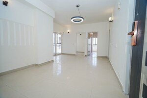 Room in 4 BHK Apartment at Ajnara Le Garden Phase II, Sector 16b Greater Noida – for Sale
