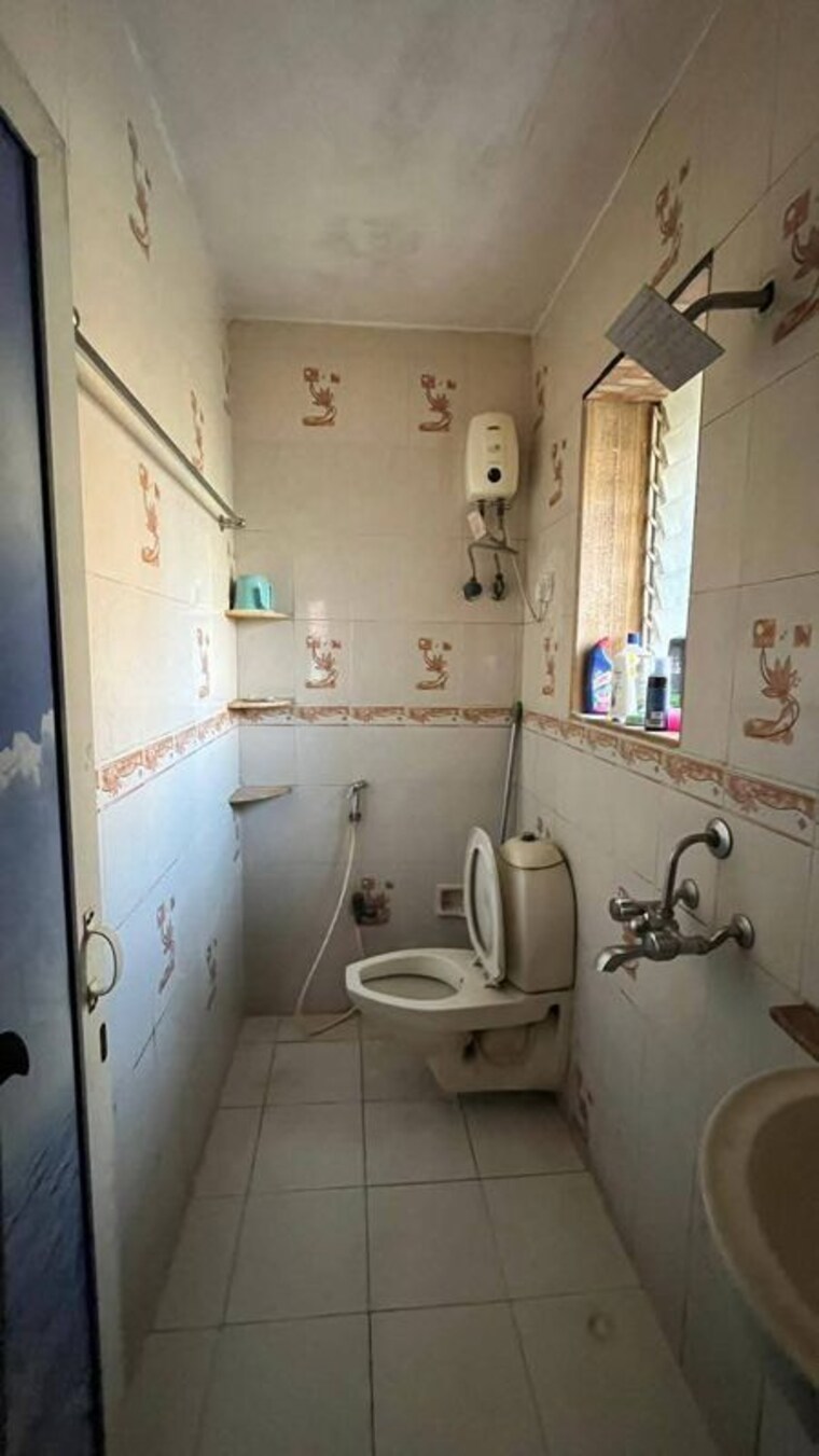 Bathroom, pearl-chs 2 Bedroom 1000 Sq.Ft. Apartment In Dadar East Mumbai 10507127