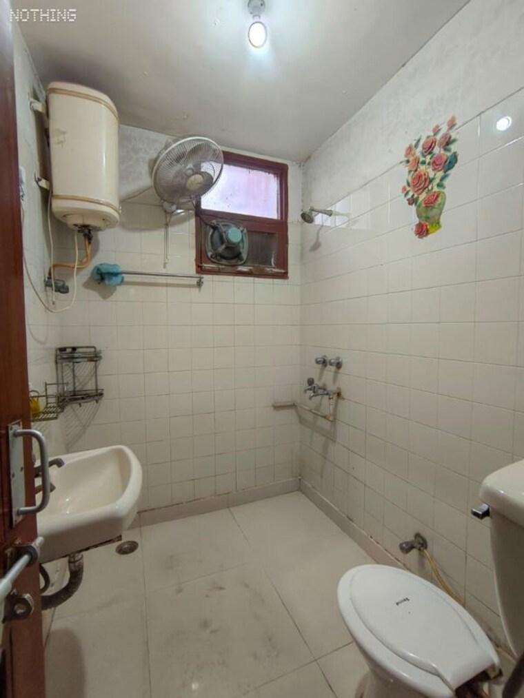 Bathroom, hewo-apartment 2 Bedroom 1500 Sq.Ft. Apartment In Sector 15 Gurgaon 10507119