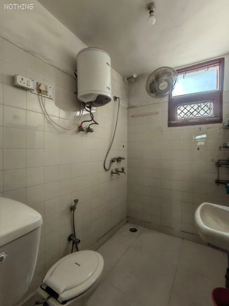 Bathroom, hewo-apartment 2 Bedroom 1500 Sq.Ft. Apartment In Sector 15 Gurgaon 10507119