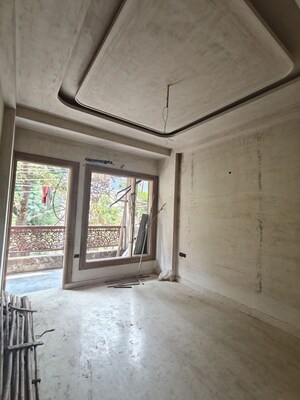 Room in 4 BHK Builder Floor at Vaishali Sector 5 – for Sale