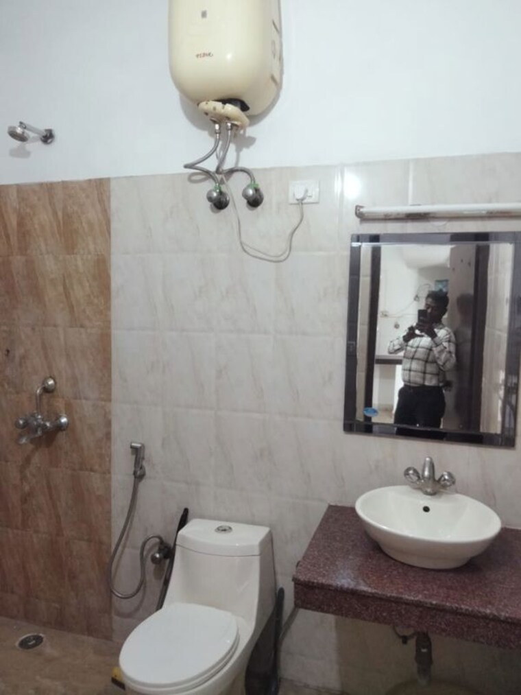 Bathroom, ansal-plaza-gurgaon 1 RK 550 Sq.Ft. Builder Floor In Palam Vihar Gurgaon 10507183