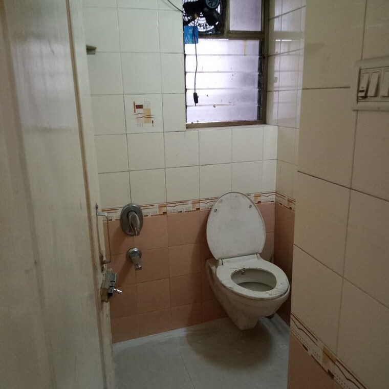 Bathroom, taloja panchanand Commercial Warehouse 11000 Sq.Ft. In Taloja Panchanand Navi Mumbai 10507166
