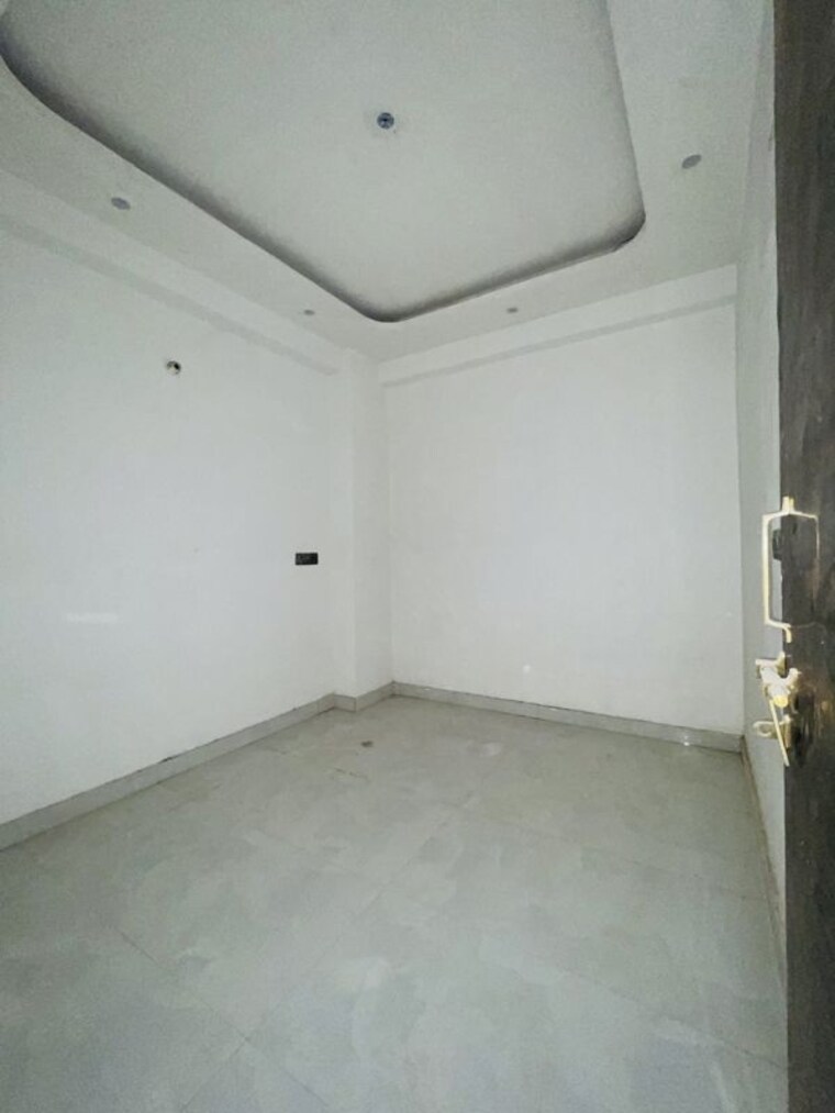 Room, sector 73 2 Bedroom 1000 Sq.Ft. Builder Floor In Sector 73 Noida 10507233