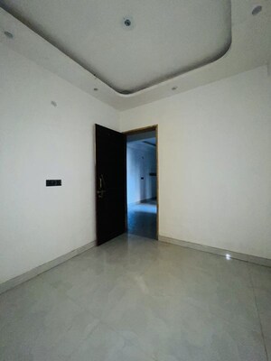 Room in 2 BHK Builder Floor at Sector 73 – for Sale