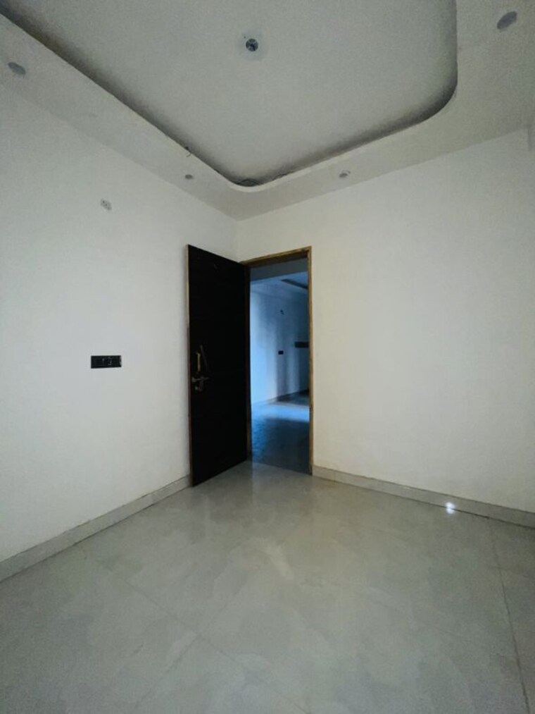 Room, sector 73 2 Bedroom 1000 Sq.Ft. Builder Floor In Sector 73 Noida 10507233