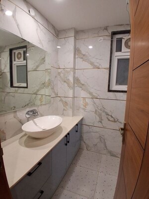Bathroom in 4 BHK Builder Floor at Dlf Phase ii – for Rent
