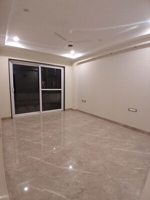 Room in 4 BHK Builder Floor at Dlf Phase ii – for Rent