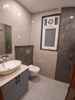 Bathroom in 4 BHK Builder Floor at Dlf Phase ii – for Rent