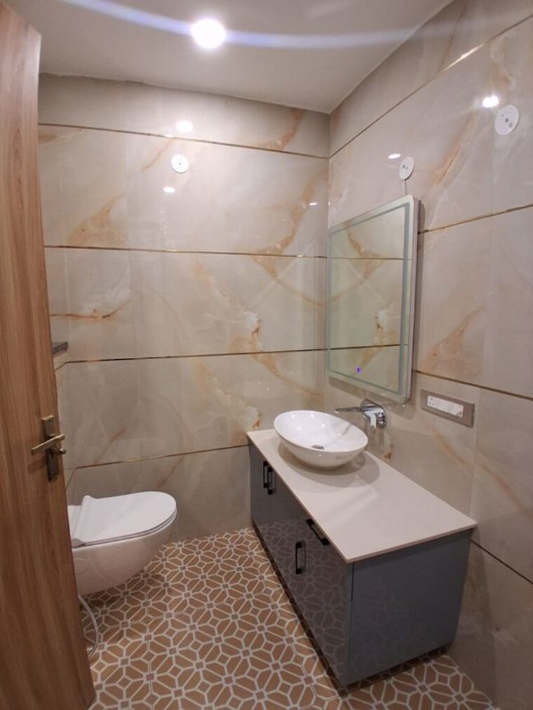 Bathroom, dlf phase ii 4 Bedroom 3000 Sq.Ft. Builder Floor In Dlf Phase ii Gurgaon 10507236
