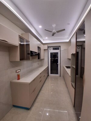 Building Lobby in 4 BHK Builder Floor at Dlf Phase ii – for Rent