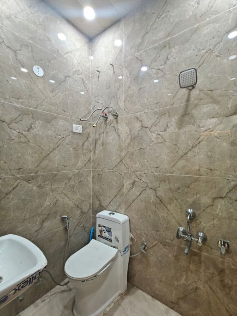 Bathroom, vaishali sector 5 2 Bedroom 950 Sq.Ft. Builder Floor In Vaishali Sector 5 Ghaziabad 10507235