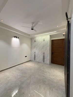 Room in 3 BHK Builder Floor at Anant Raj Ashok Estate, Sector 63a – for Sale